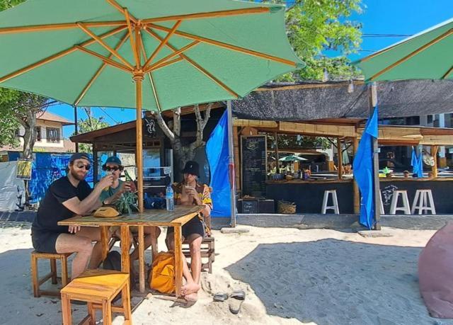 Lutwala Bungalows And Private Villa Gili Trawangan Exteriör bild